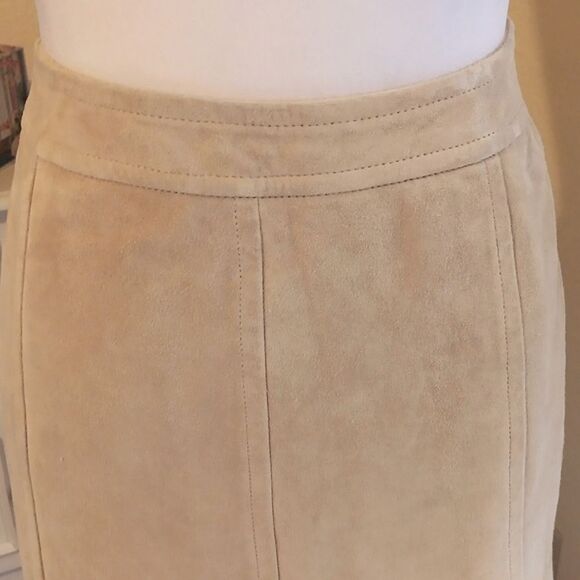 NWT Tommy Bahama Suede Skirt, Coastal Cowgirl,  Old Money, Quiet Elegance - Picture 2 of 10
